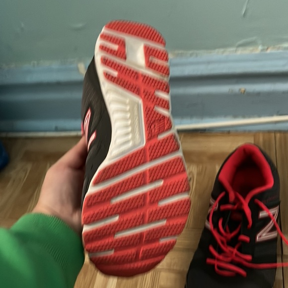 New balance sneakers - Picture 2 of 3